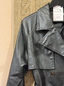 Raven – Trenchcoat aus schwarzem Kunstleder