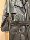 Raven – Trenchcoat aus schwarzem Kunstleder