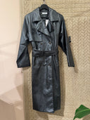 Raven – Trenchcoat aus schwarzem Kunstleder