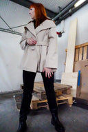 Trenchjacke „Elodie“ – minimal chic & endlessly versatile