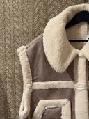 Niva – Teddy-Weste in Taupe & Creme