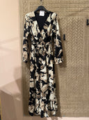 Saphira – Maxi-Kleid mit Print in Beige & Schwarz