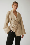 Trenchjacke „Elodie“ – minimal chic & endlessly versatile